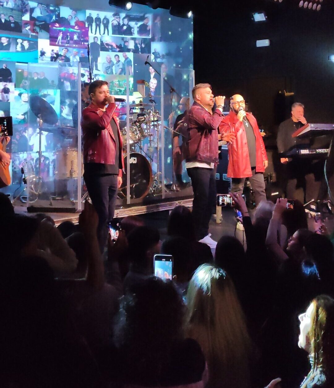 3 SUD EST cantando en Barcelona por primera vez